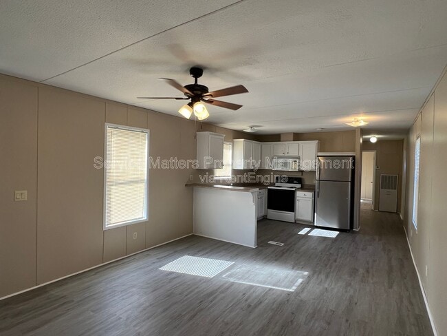 Building Photo - 4825 Douglas Dr