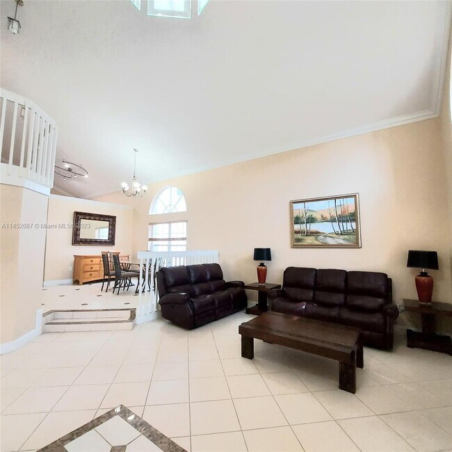 Foto del edificio - 2434 SW 157th Ave