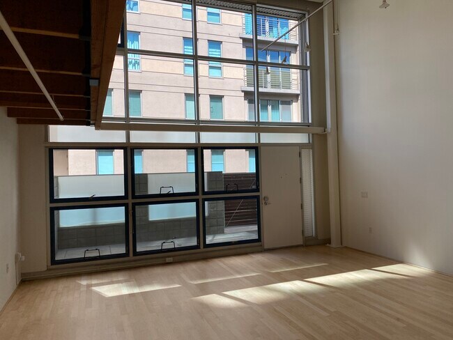 Building Photo - 650 Delancey St