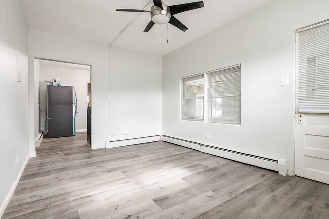 Foto del edificio - 931 Dunlop Ave