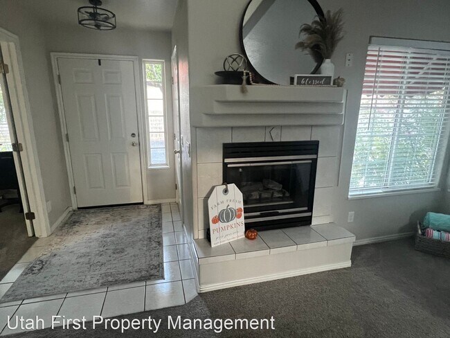 Foto del edificio - 3 br, 3 bath House - 485 W Diagonal St Uni...
