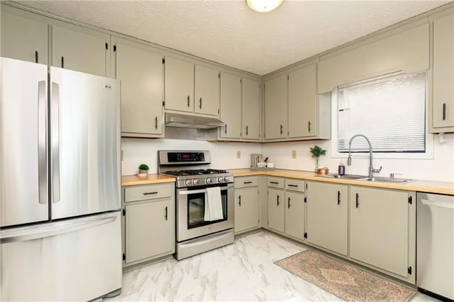 Building Photo - 4065 Maxanne Dr NW