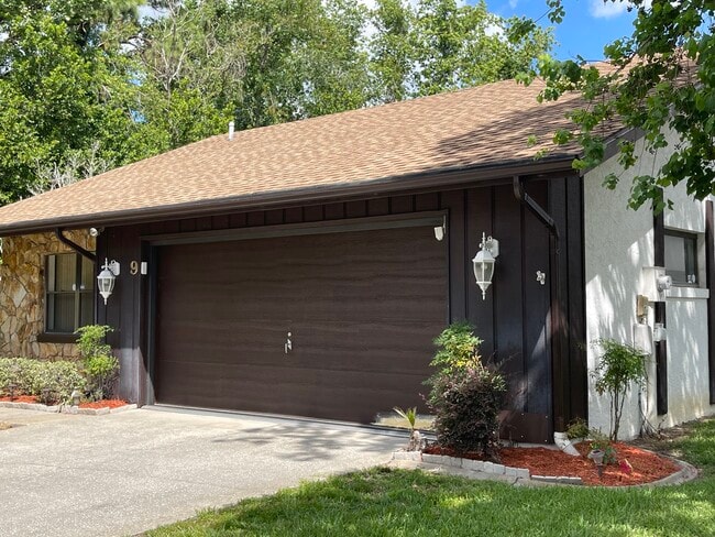 Building Photo - 9 Fairwoods Ct