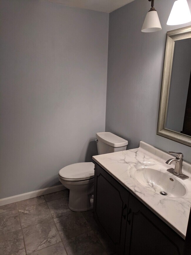 Foto del edificio - 833 Nowland Ct