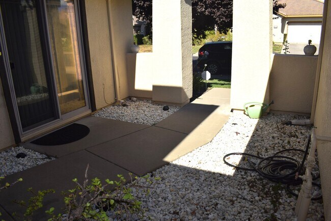 Foto del edificio - Resident Benefit Package Property