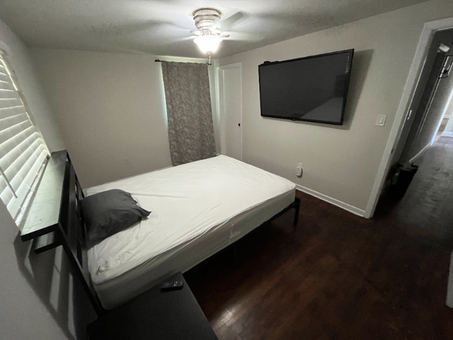 Photo - 740 Jenkins St House