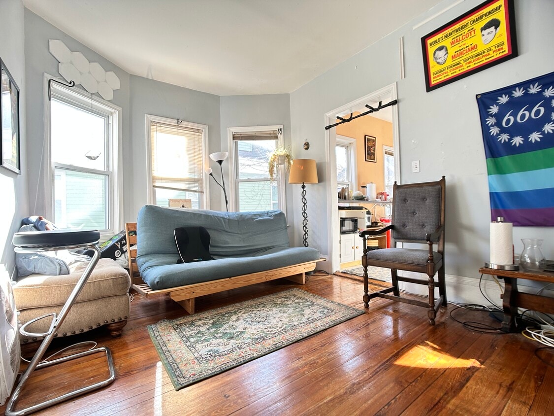 Primary Photo - 72 Antwerp St