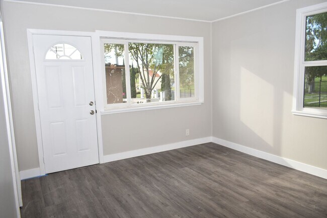 Foto del edificio - Charming 2-Bedroom Unit in a Chollas View