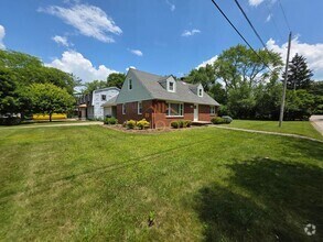 Building Photo - 1010 Oakhurst Dr