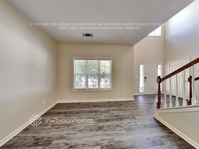 Building Photo - 2450 Freemont St