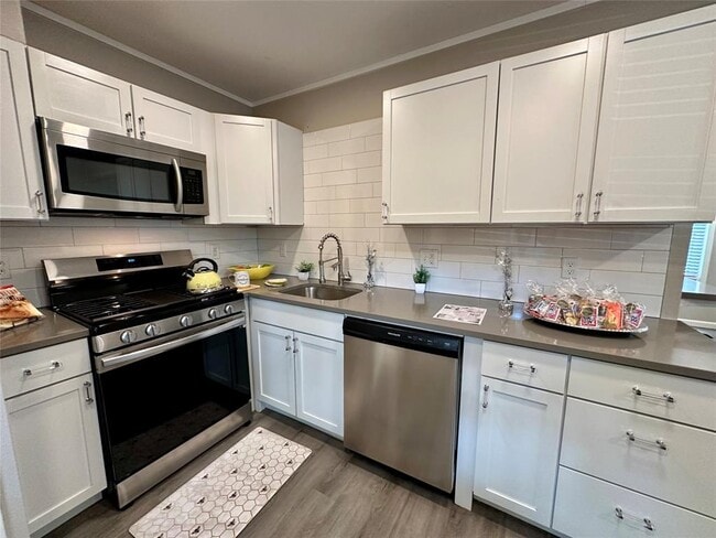 Building Photo - 2612 Rogers Ave