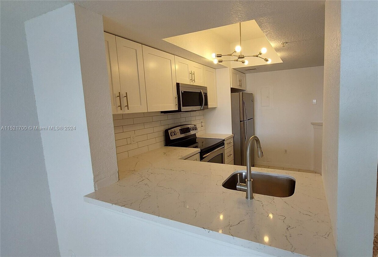 Primary Photo - 711 SW 148th Ave