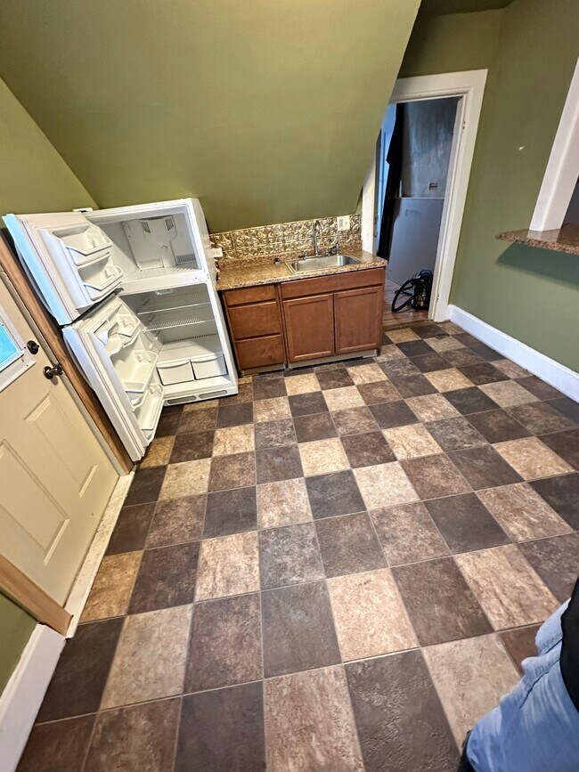 kitchen - 1302 Mississippi St