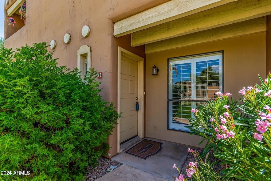 Foto principal - 1425 E Desert Cove Ave
