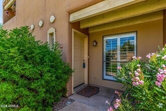 Building Photo - 1425 E Desert Cove Ave