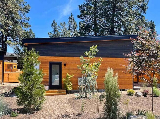 Foto del edificio - 61304 SE Wizard Ln