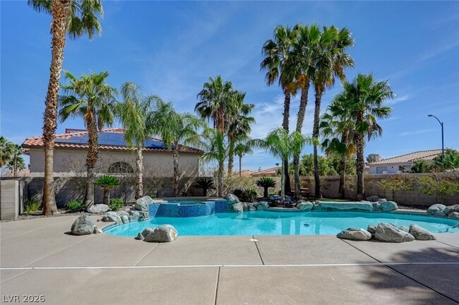 Building Photo - 3800 Beacon Point St