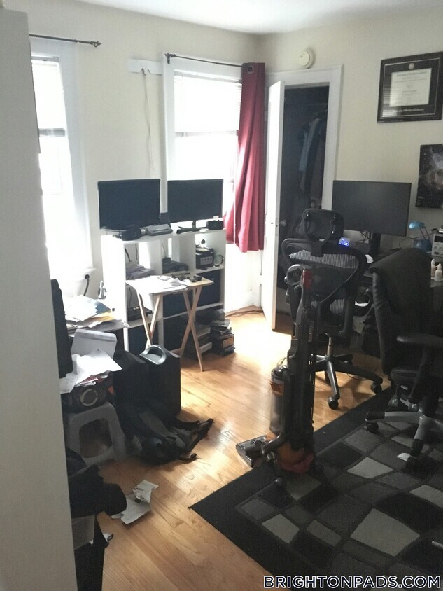 Foto del edificio - 242 Corey Rd