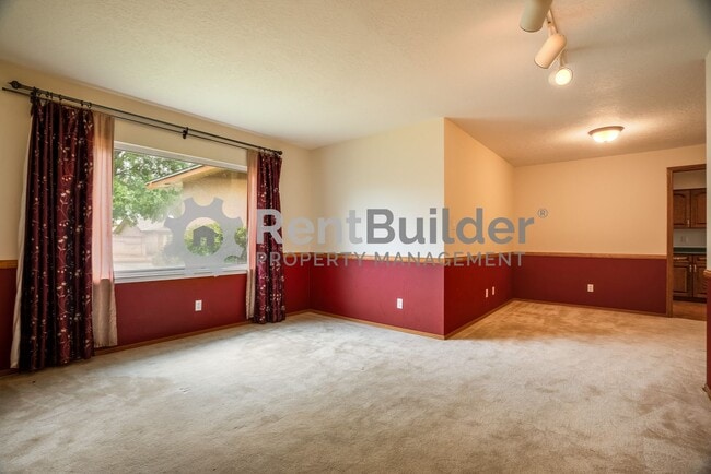 Building Photo - FANTASTIC HOUSE TO CALL HOME!