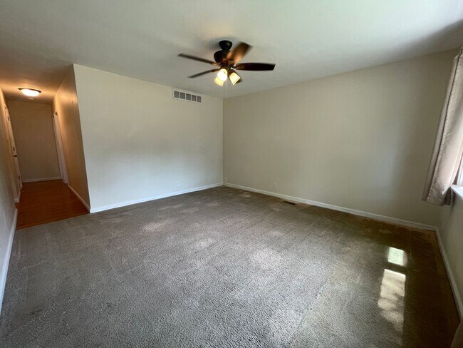 Foto del edificio - 3BD Home In Highland, IN