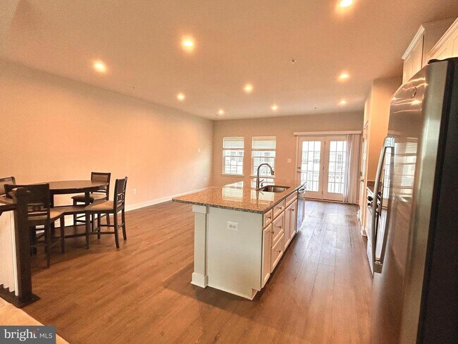 Foto del edificio - 16225 Picasso Aly