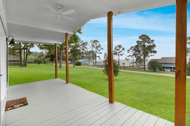 Building Photo - 110 Lakeview Shores Dr