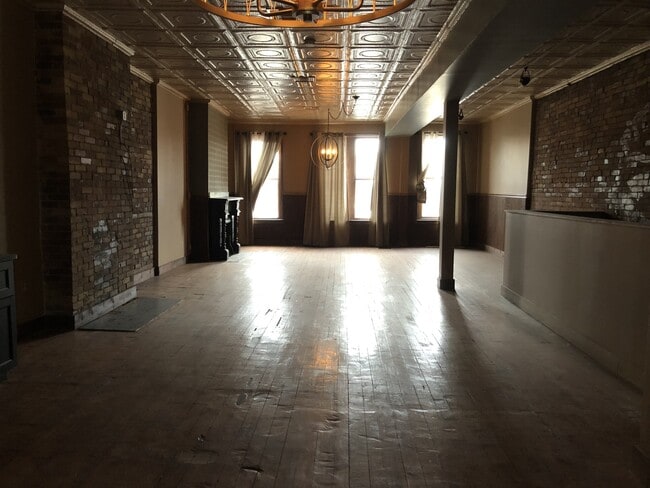 Building Photo - 2222 E Carson St