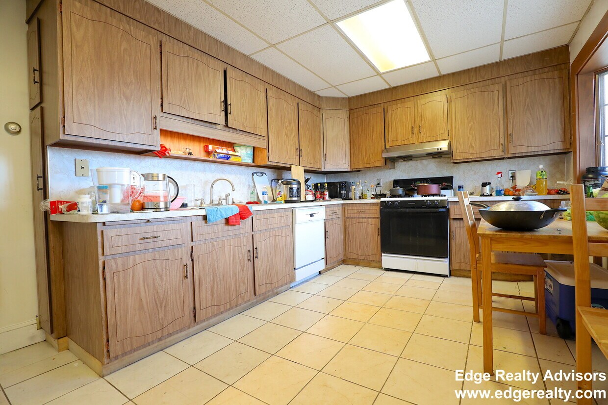 24 Mapleton St Unit 4, Boston, MA 02135 24 Mapleton St Boston, MA