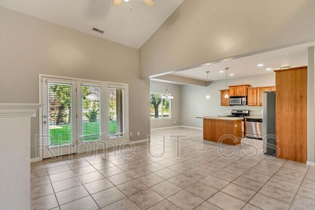 Building Photo - 822 Spring Pond Dr