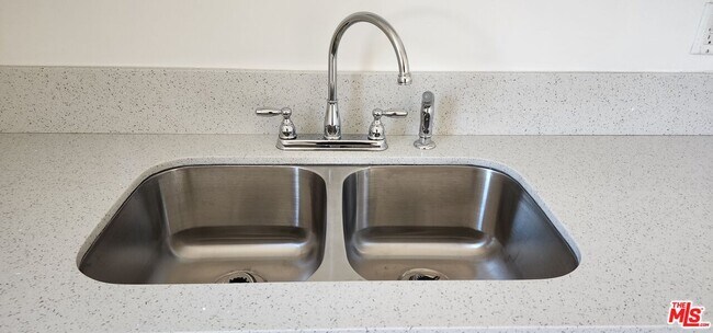 Foto del edificio - 13891 Moreno Rose Pl