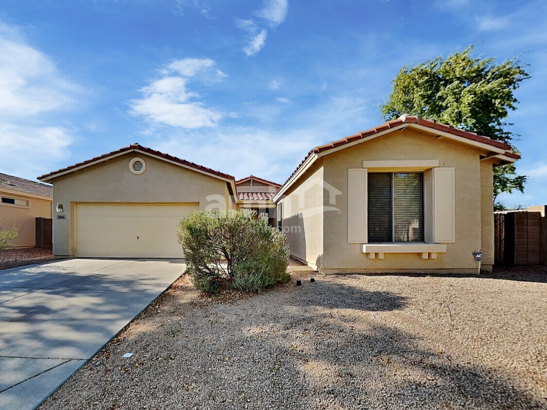 Primary Photo - 7404 W Pioneer St