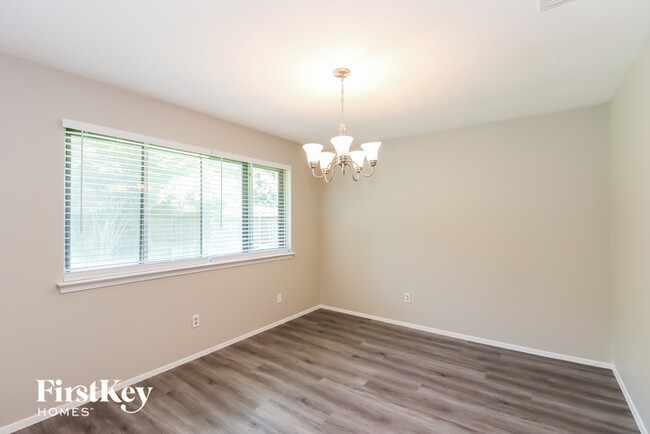 Building Photo - 2515 N Spring Dr