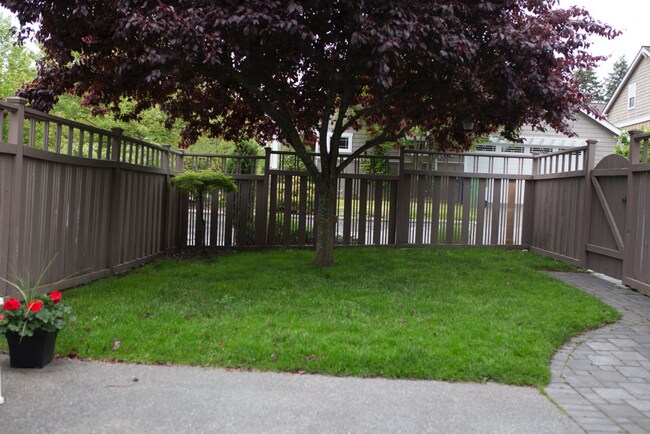 Foto del edificio - 2504 Fir Crest Blvd