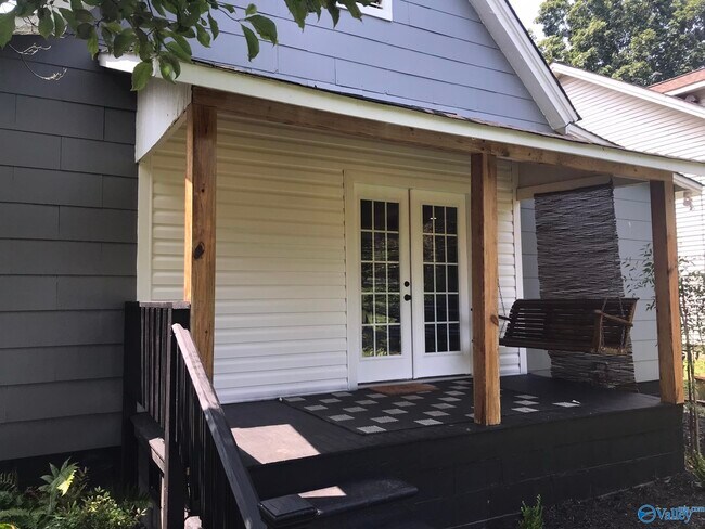 Foto del edificio - 807 Mckinley Ave NE