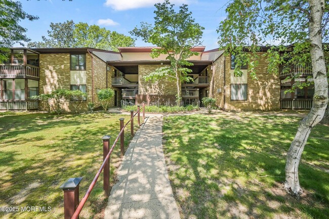 Building Photo - 120 Amberly Dr