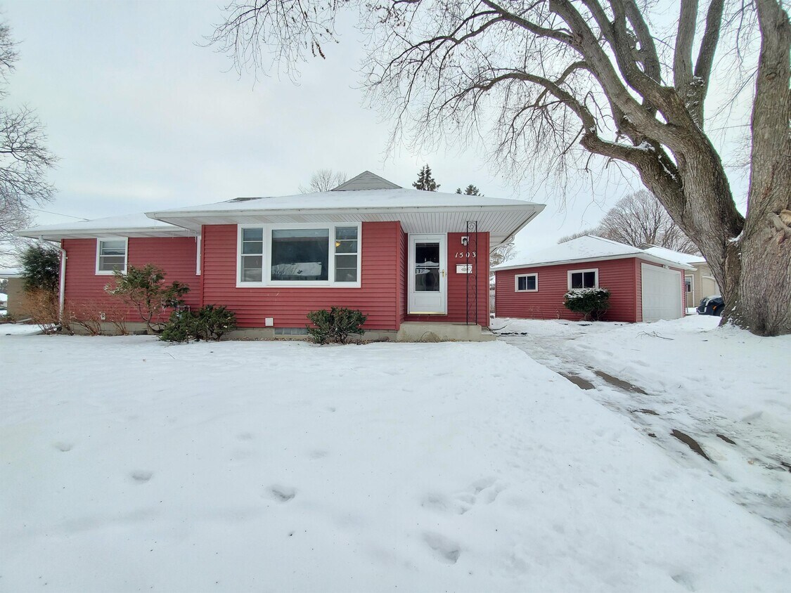 Foto principal - 1503 13th Ave NW
