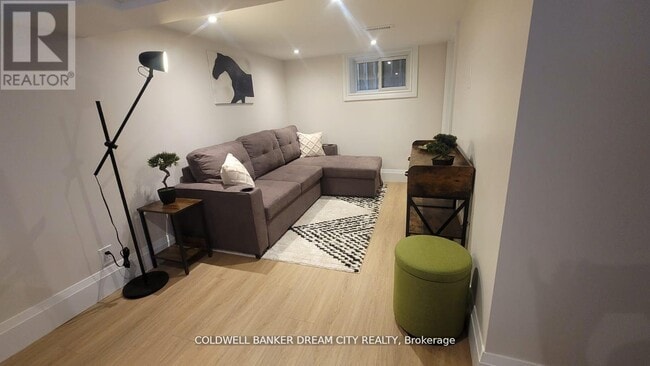 Building Photo - 464 Maybank Ave