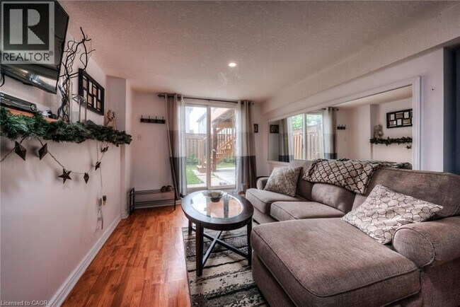 Photo du bâtiment - 132 PROSPERITY Dr