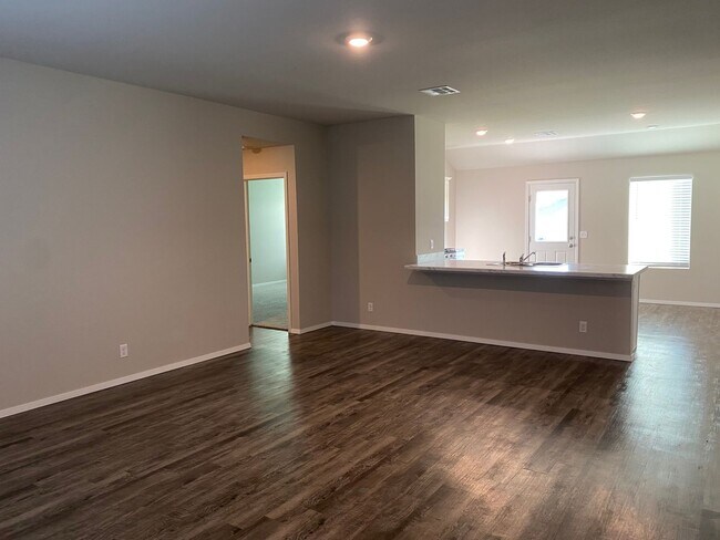 Building Photo - Beautiful 4 bed/2bath home in Broken Arrow...