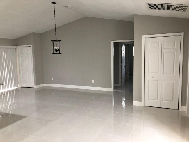 Building Photo - 1893 Shower Tree Way