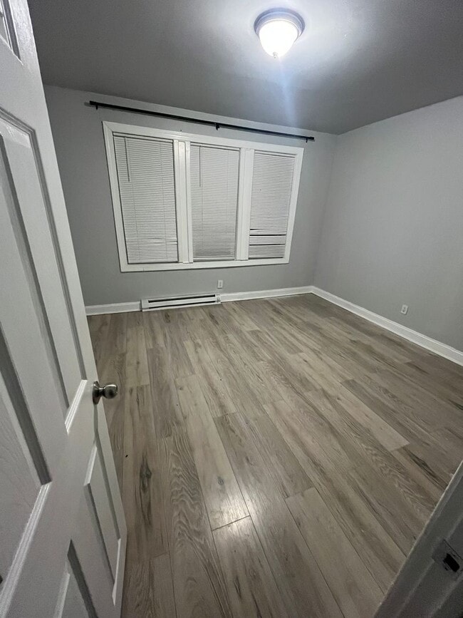 Foto del edificio - Remodeled Home - Feltonville