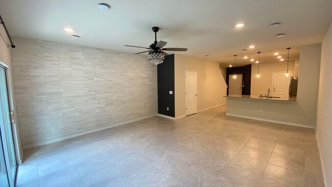 Building Photo - 3 Bedroom, 2.5 Bath Townhome in Kissimmee ...