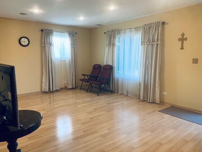 Living Room - 9415 Sumac Rd