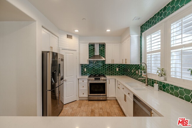 Building Photo - 7100 Playa Vista Dr