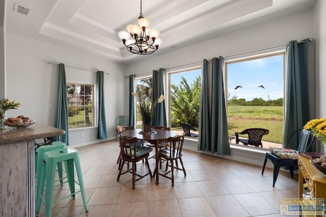 Foto del edificio - 2 Bethpage Dr