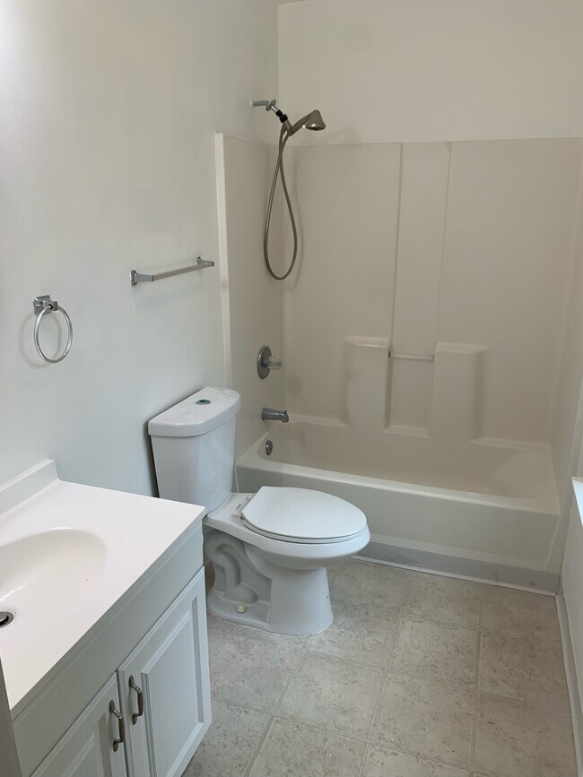 Foto principal - 1964 Front Ave W