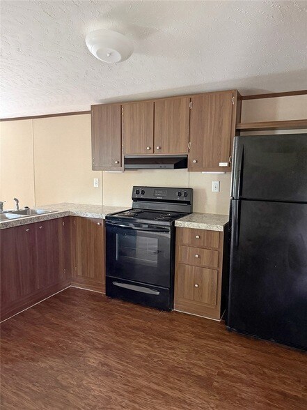 Foto del edificio - 390 Hidden Oaks Dr