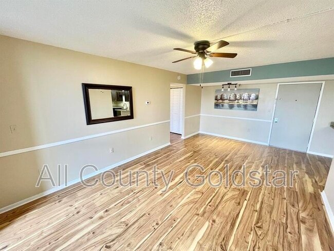 Foto del edificio - 21405 Olean Blvd