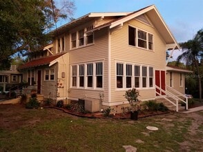Building Photo - 835 7th Ave S