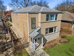 Building Photo - 556 Barton Ave